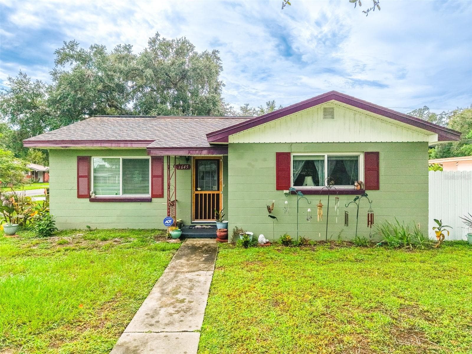 1645 Huntington St photo 2