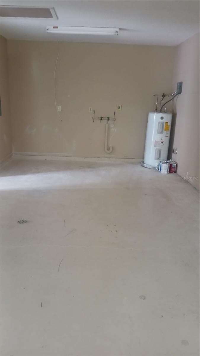 1374 Giles Ave photo 3