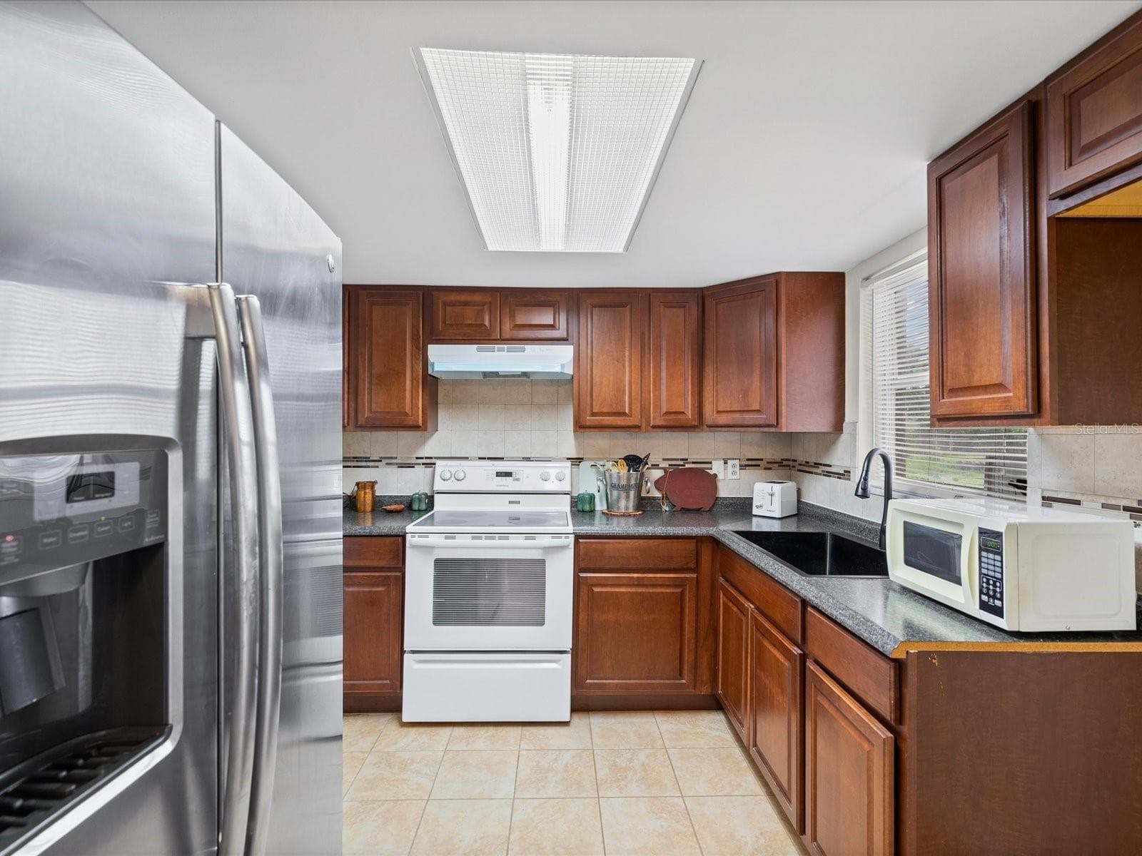 1023 Viking Dr photo 3