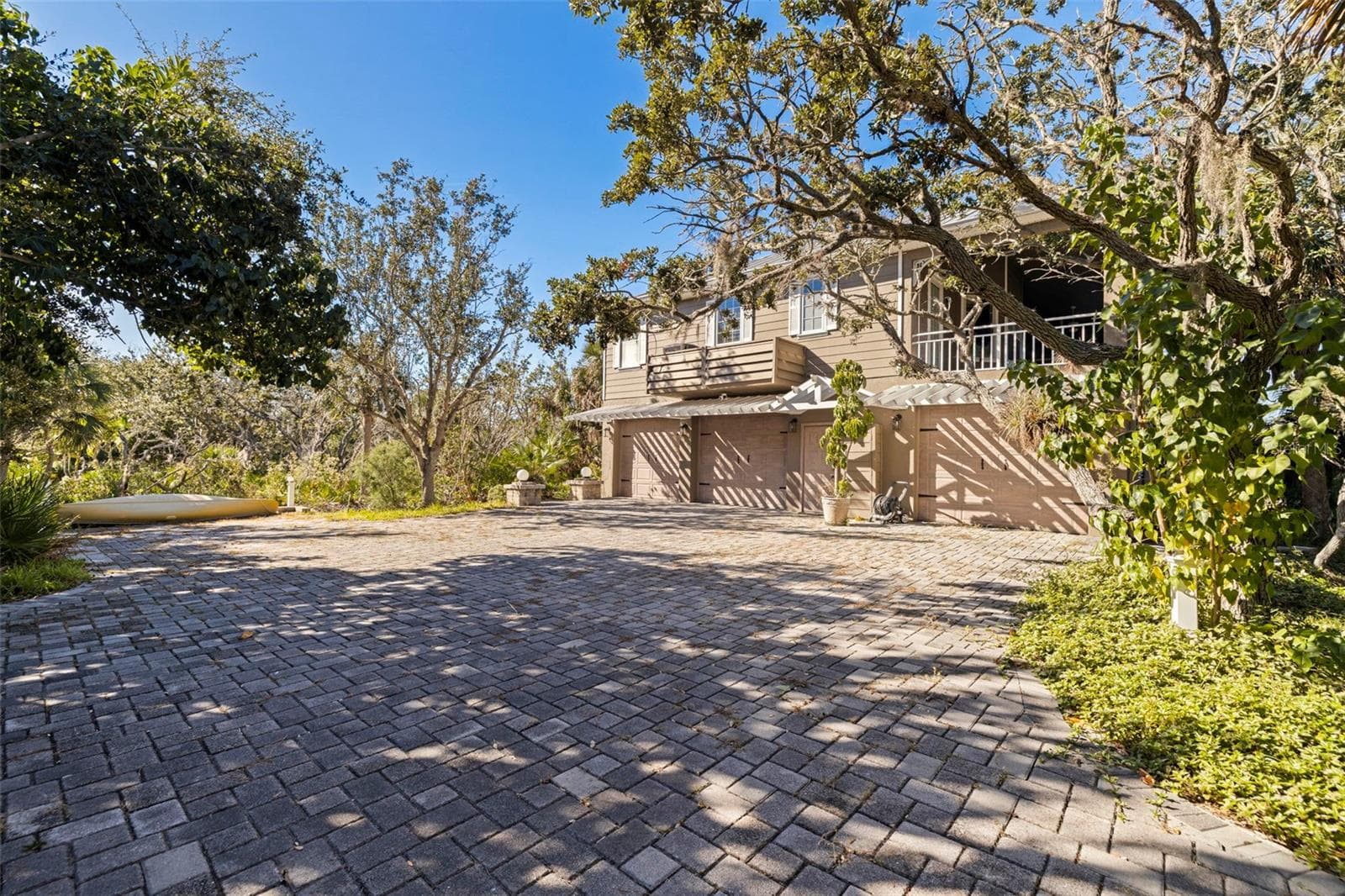 2000 Bayview Dr photo 4