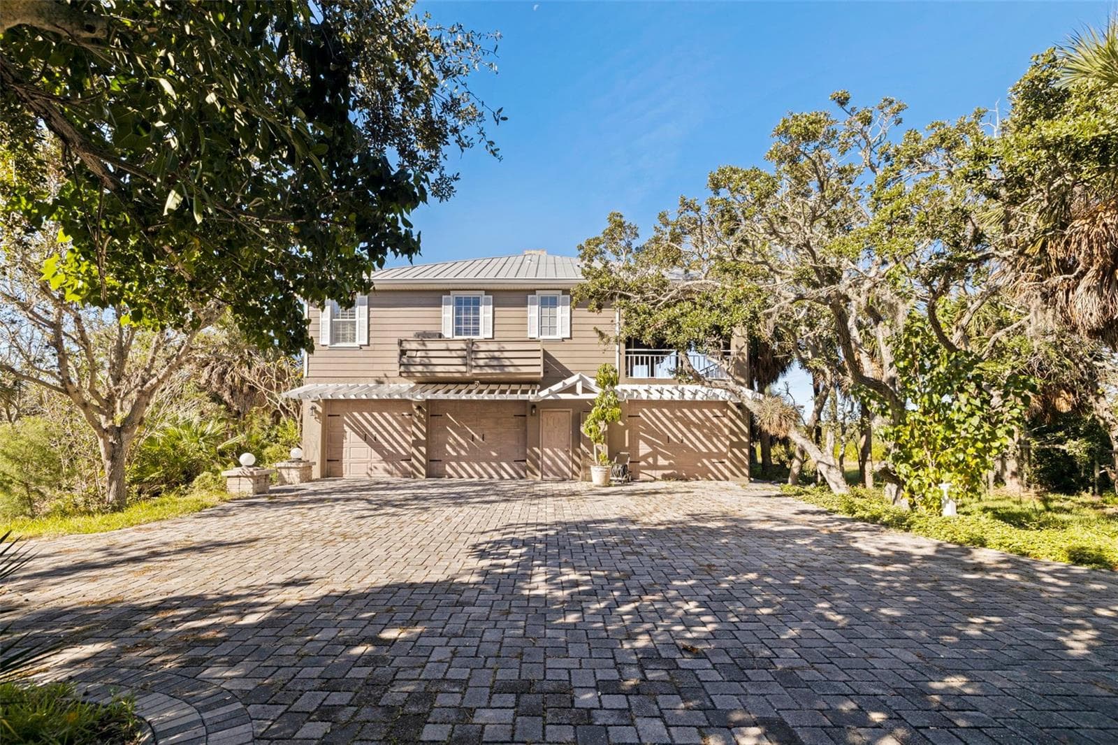 2000 Bayview Dr photo 5
