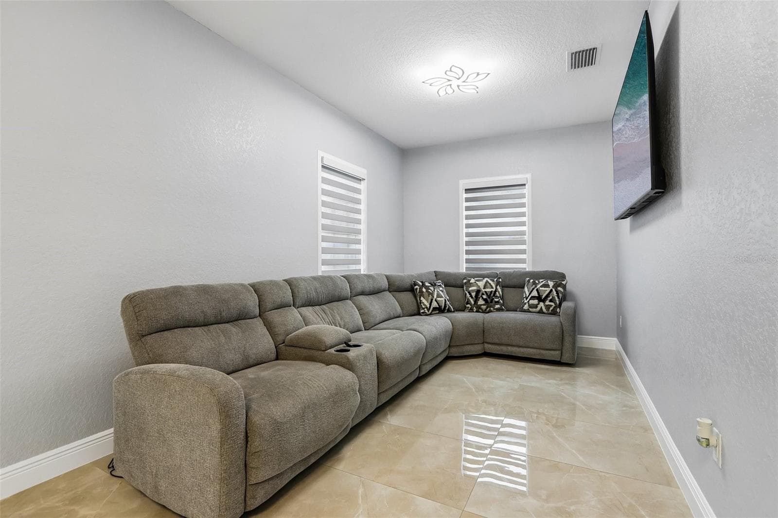 2703 Auburn Ave W photo 3