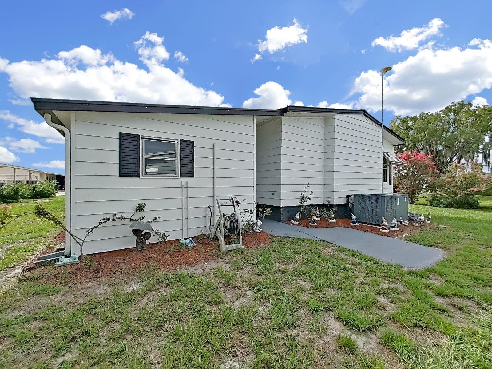 5022 Foxwood Blvd photo 4