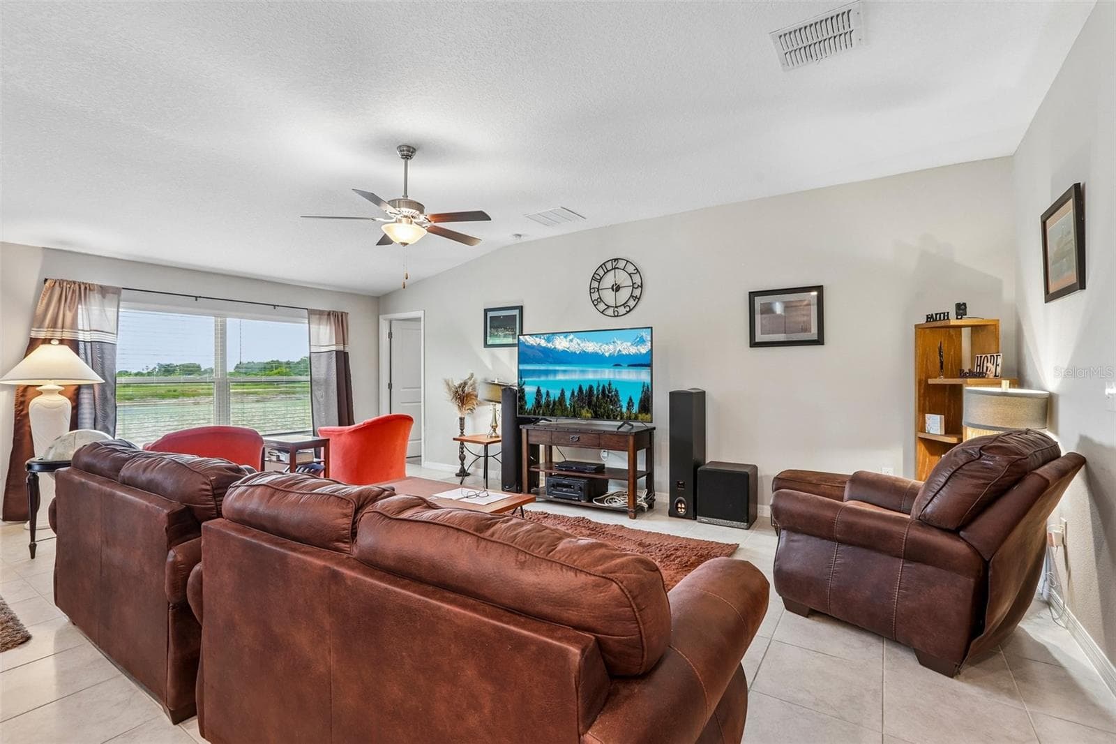1461 Golden Glow Dr photo 4