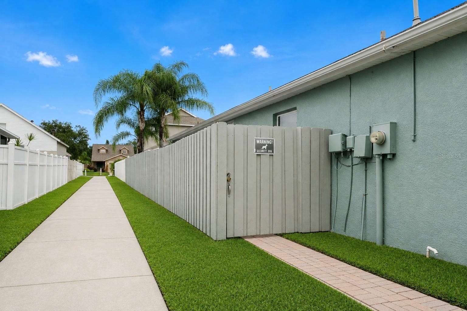 8620 Persea CT photo 4