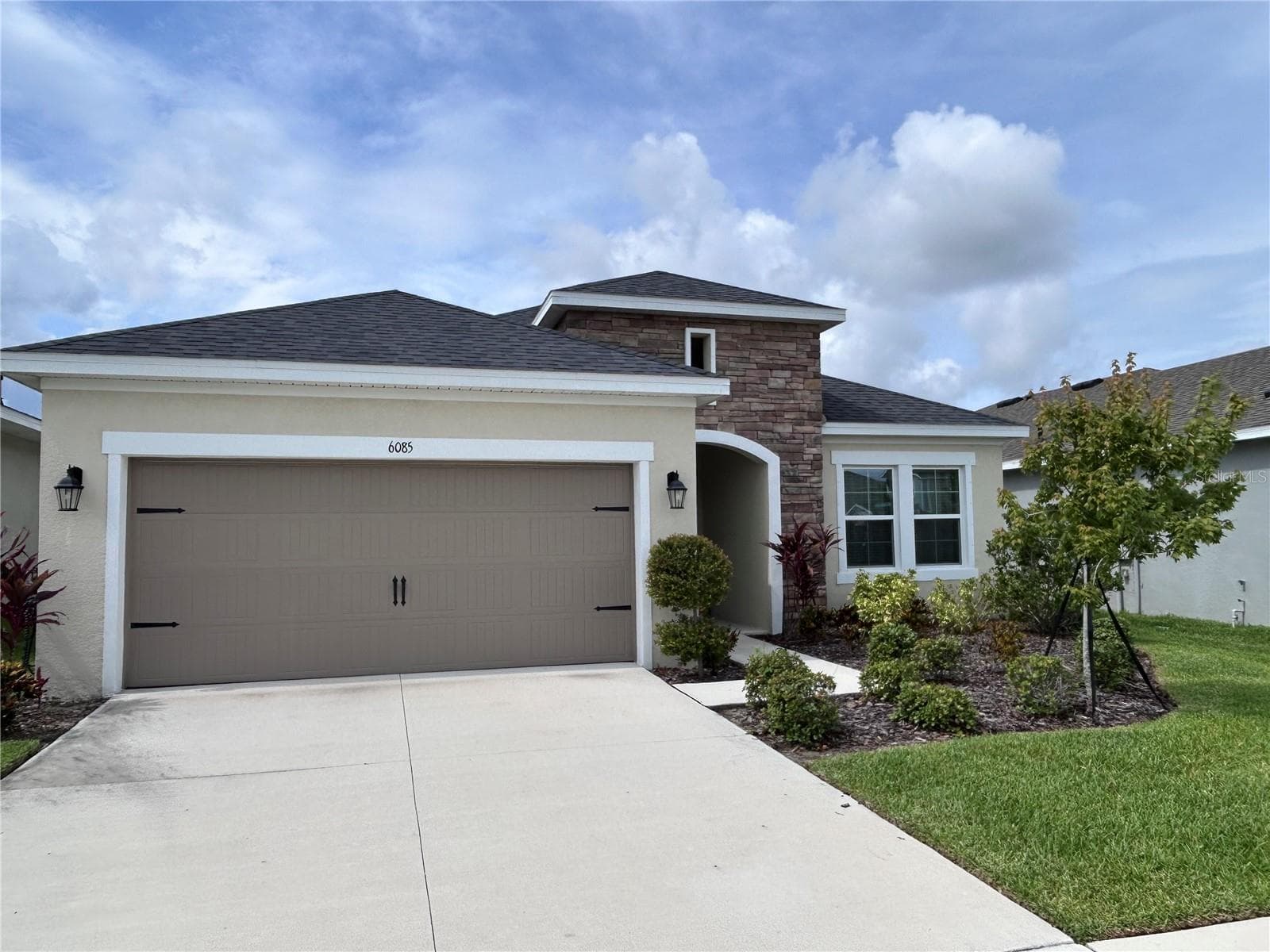 6085 Hidden Branch Dr photo 3