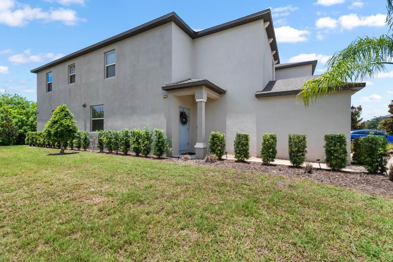 635 Royal Empress Dr photo 4