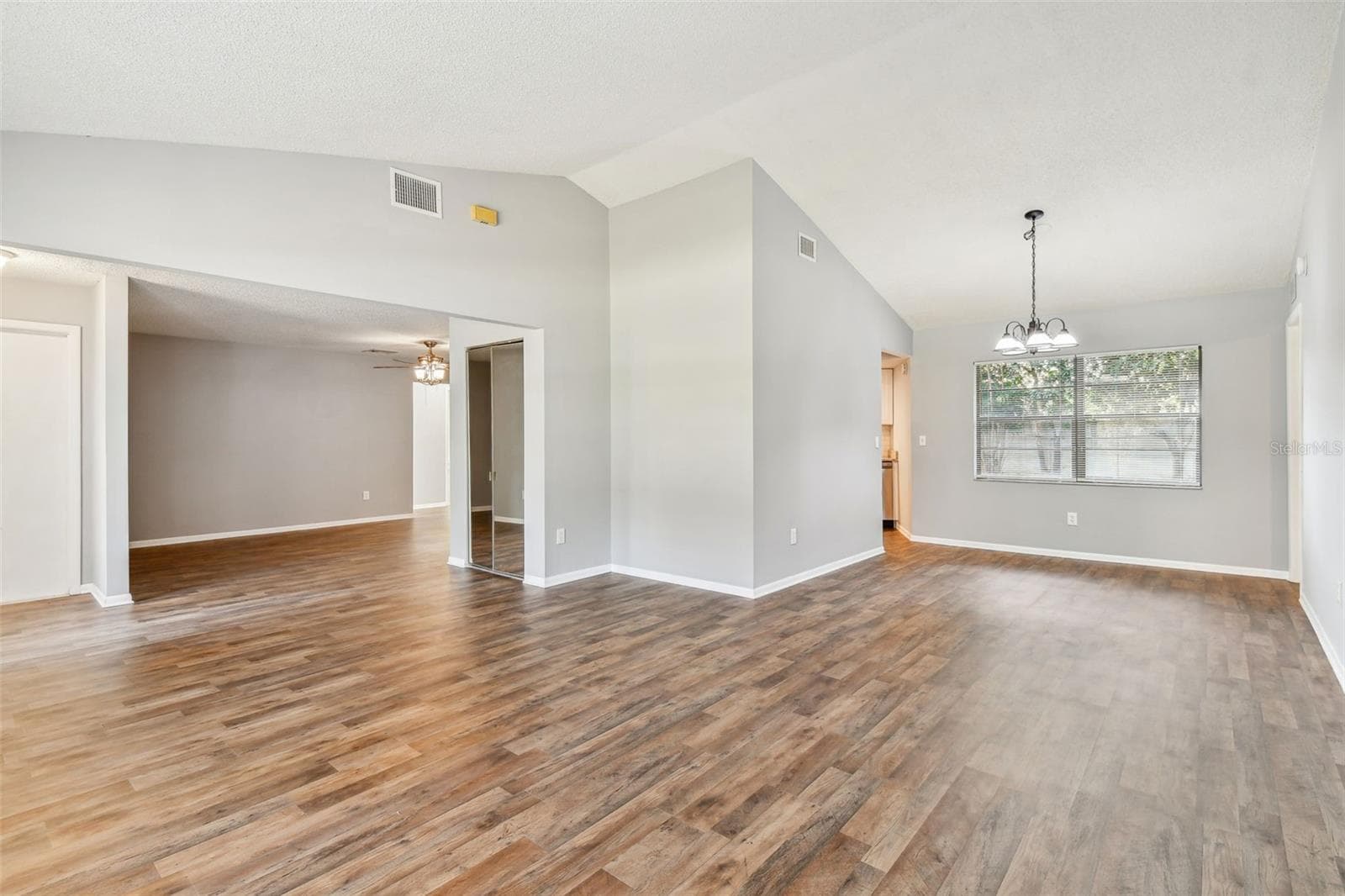 1010 Riflecrest Ave photo 3