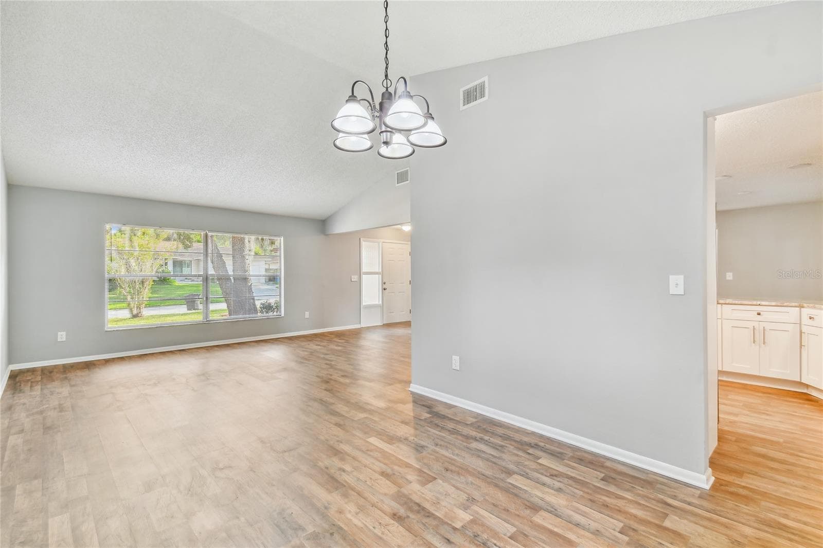 1010 Riflecrest Ave photo 4