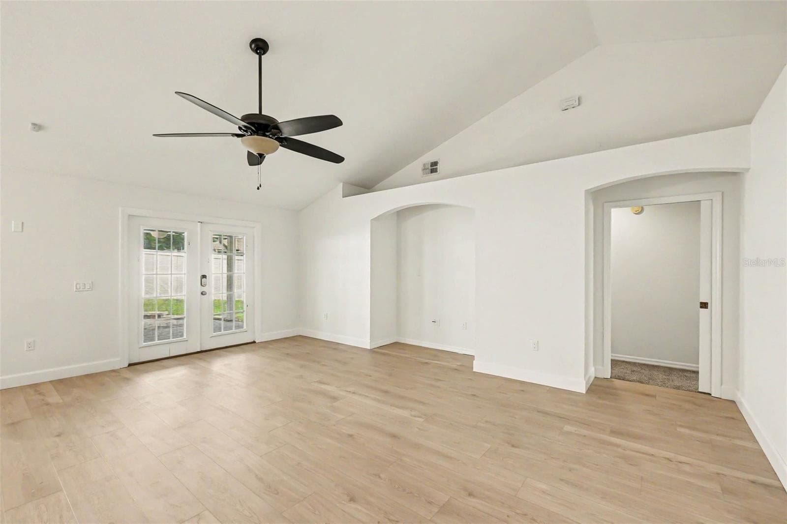 7231 Remington Oaks Dr photo 3