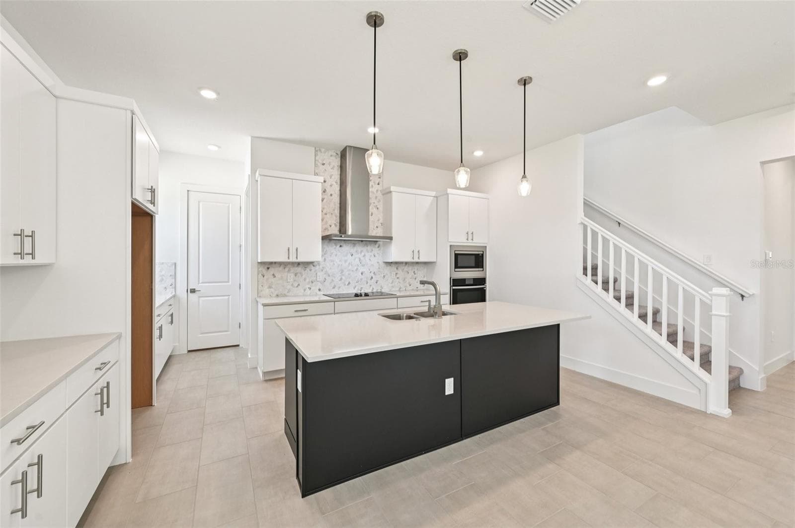 8230 Golden Beach CT photo 3