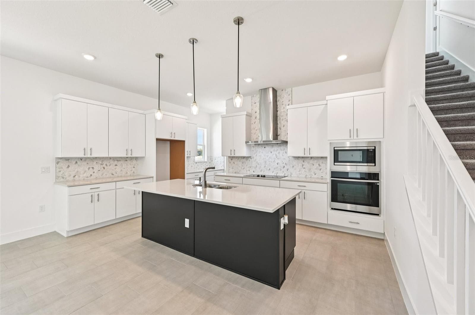 8230 Golden Beach CT photo 4