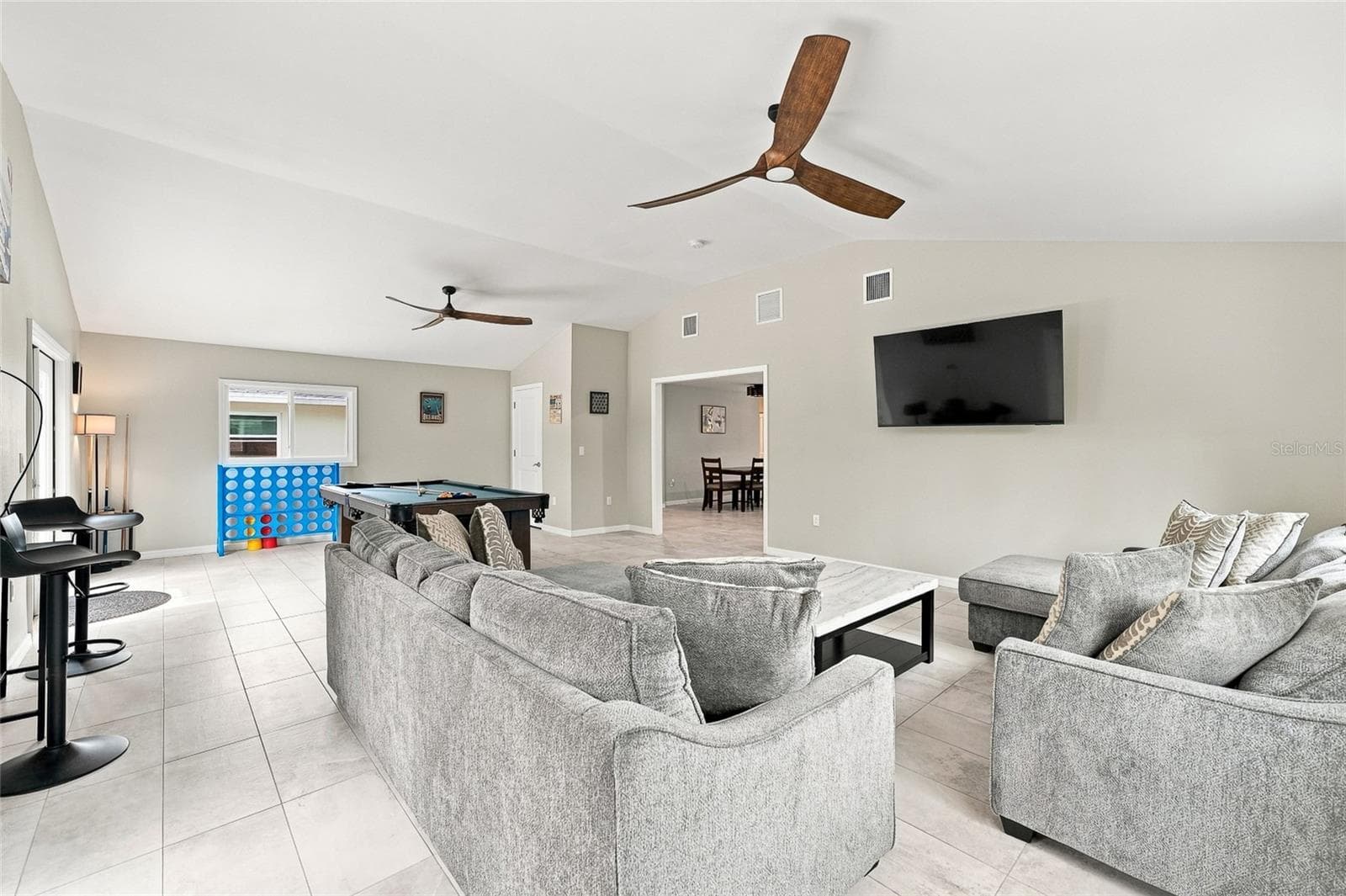 608 Saint Judes Dr photo 3
