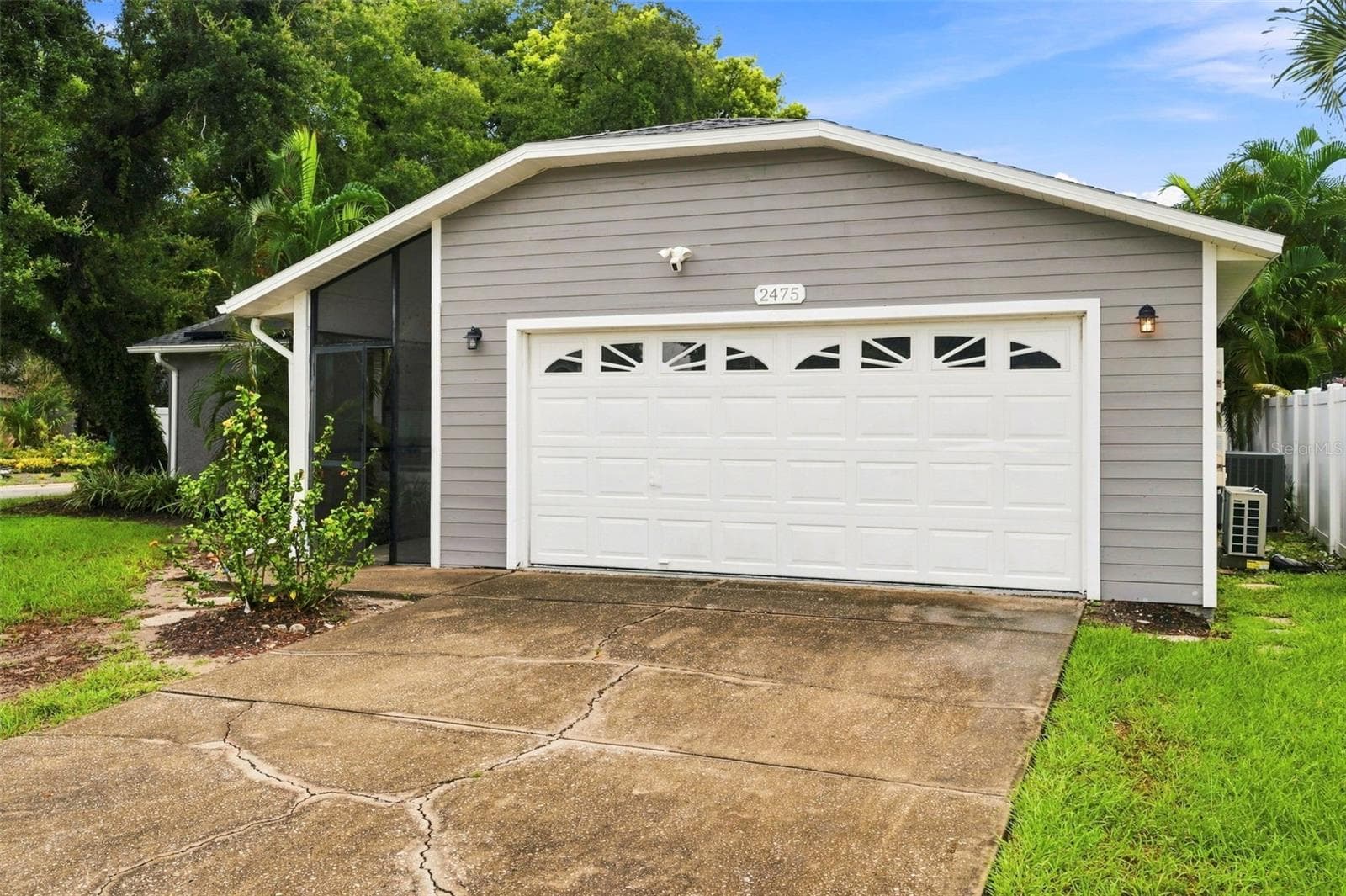 2475 Gulfbreeze Cir photo 3