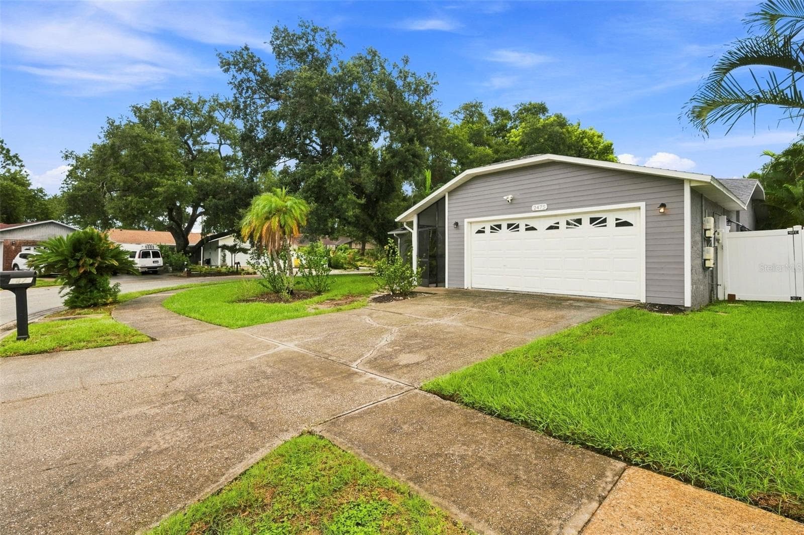 2475 Gulfbreeze Cir photo 4