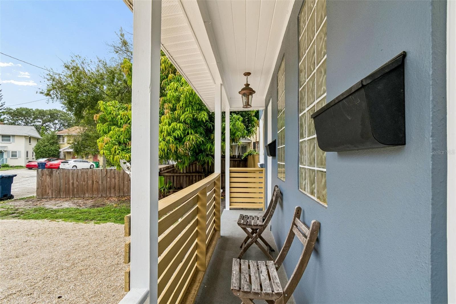 601 Swann Dr photo 3