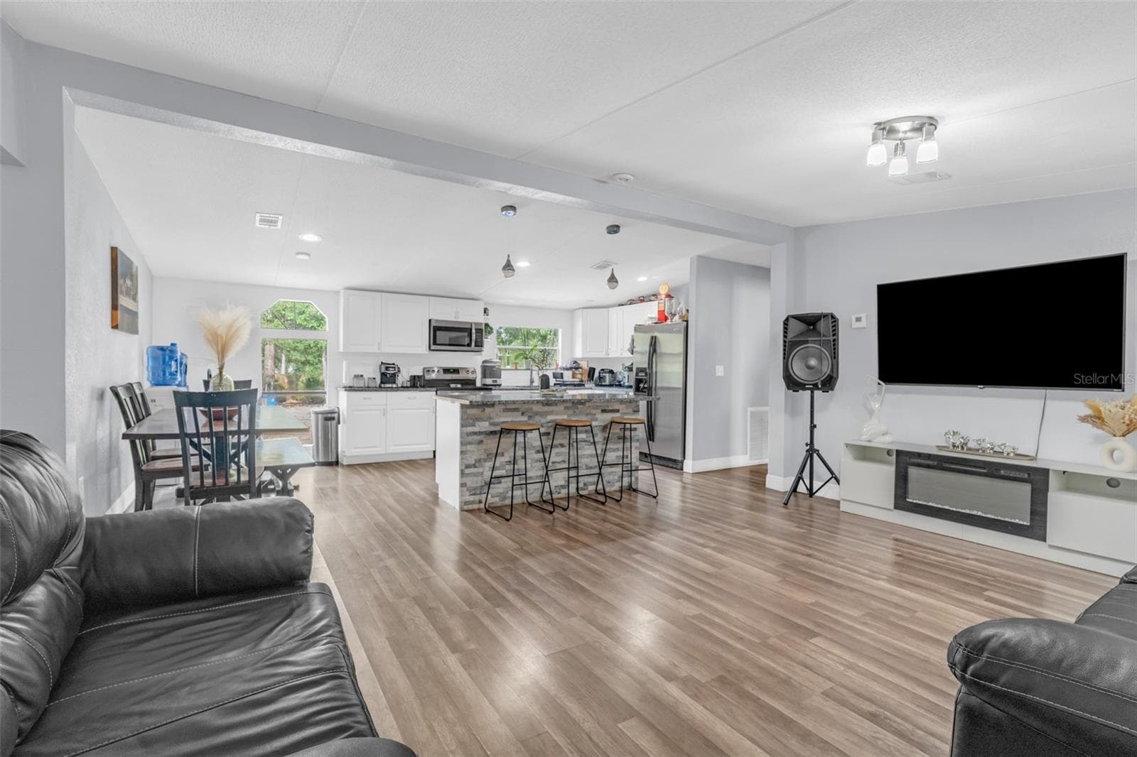 15816 Northgate Ln photo 4