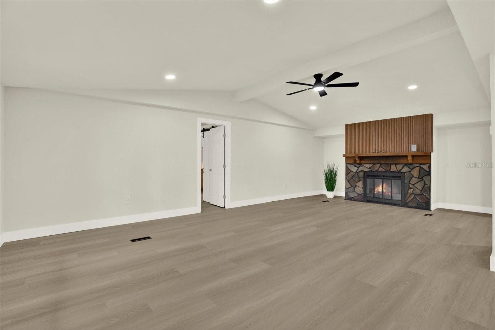 5801 Myrtle Ln photo 3
