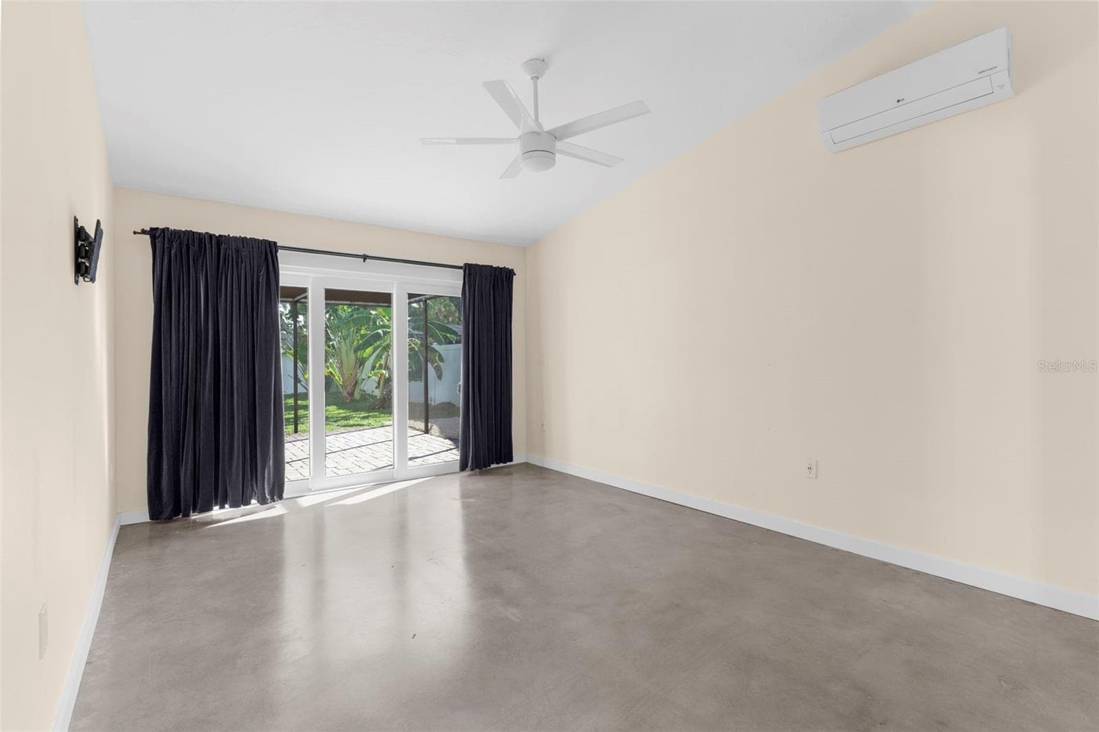 4250 Marlowe Dr photo 3
