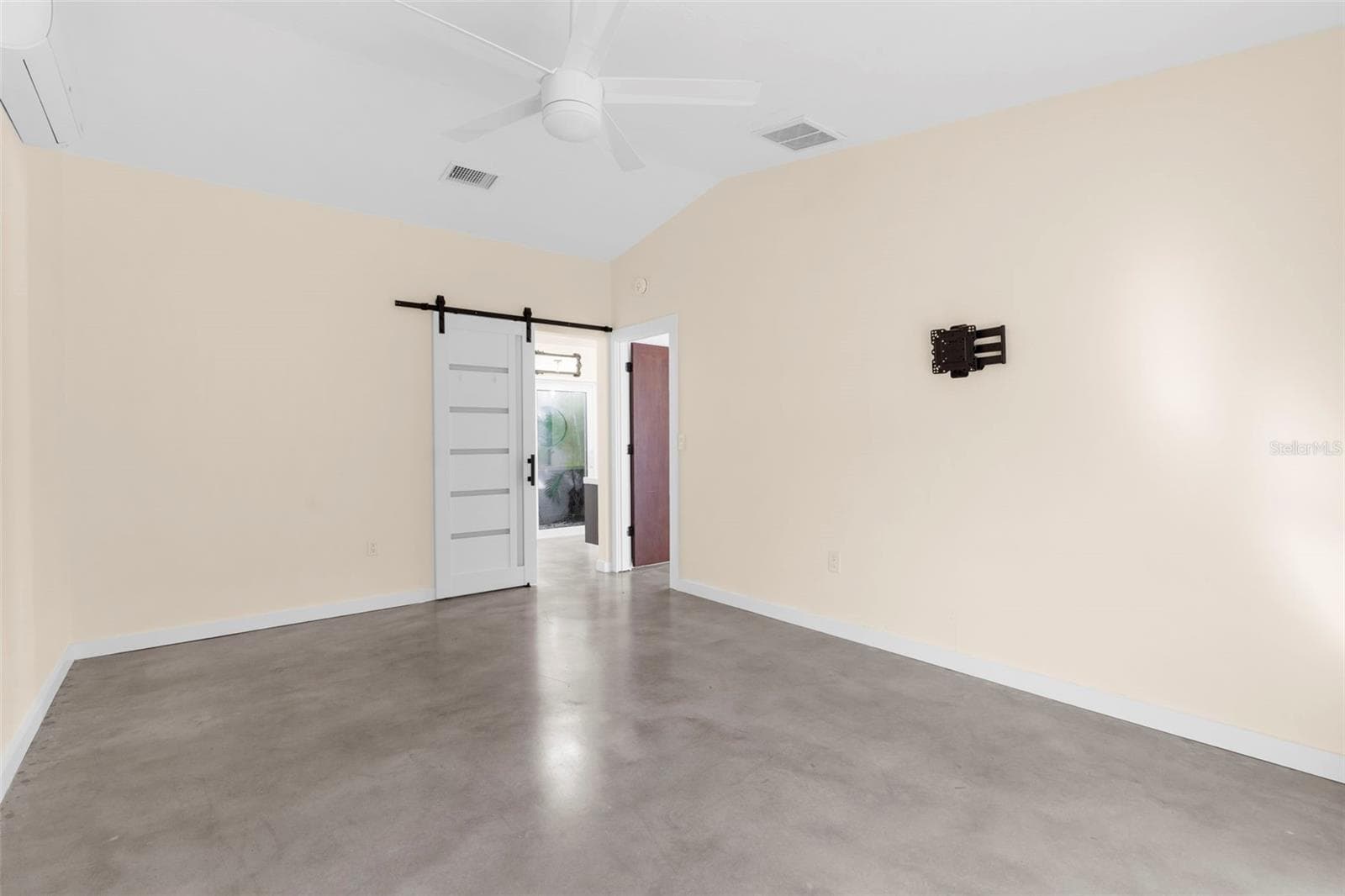 4250 Marlowe Dr photo 4