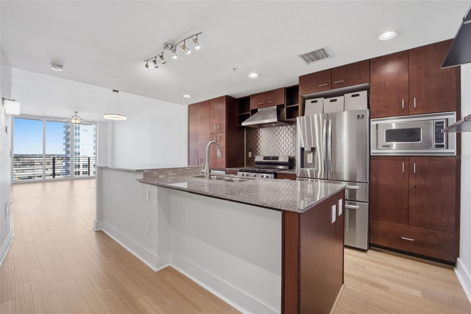 1208 E Kennedy Blvd #1121 photo 4