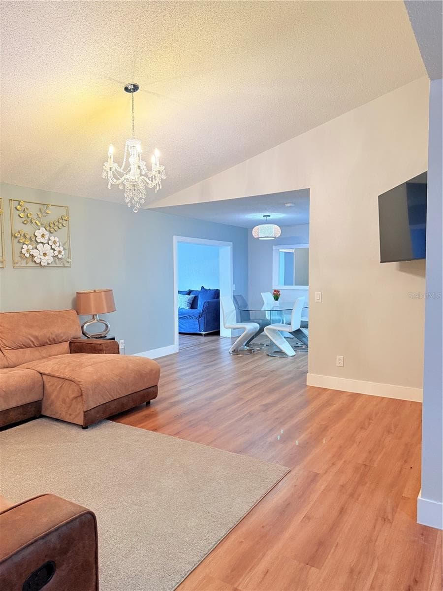 2130 Redleaf Dr photo 5
