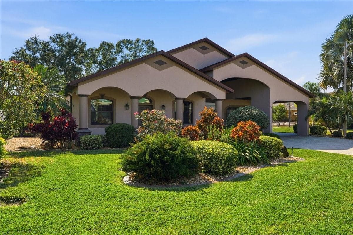 584 Meandering Way
