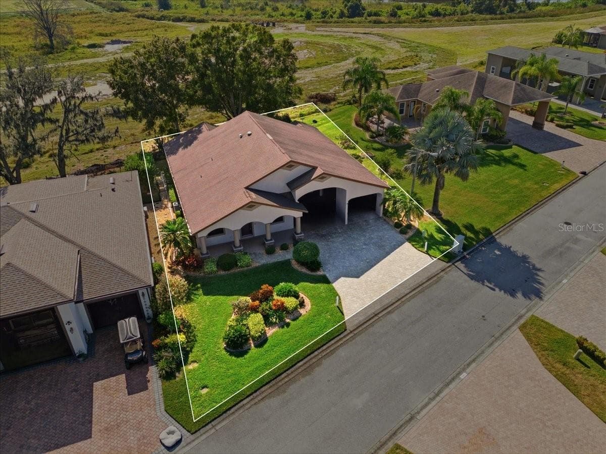 584 Meandering Way photo 5