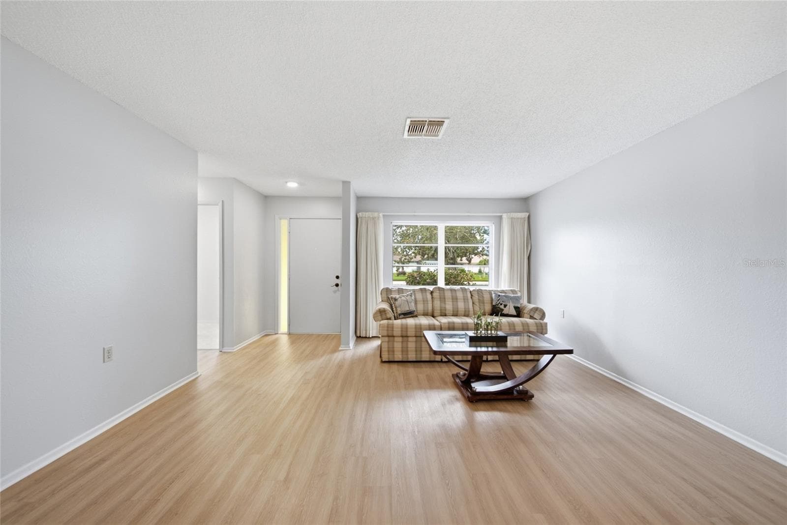 8405 Divot Way photo 4