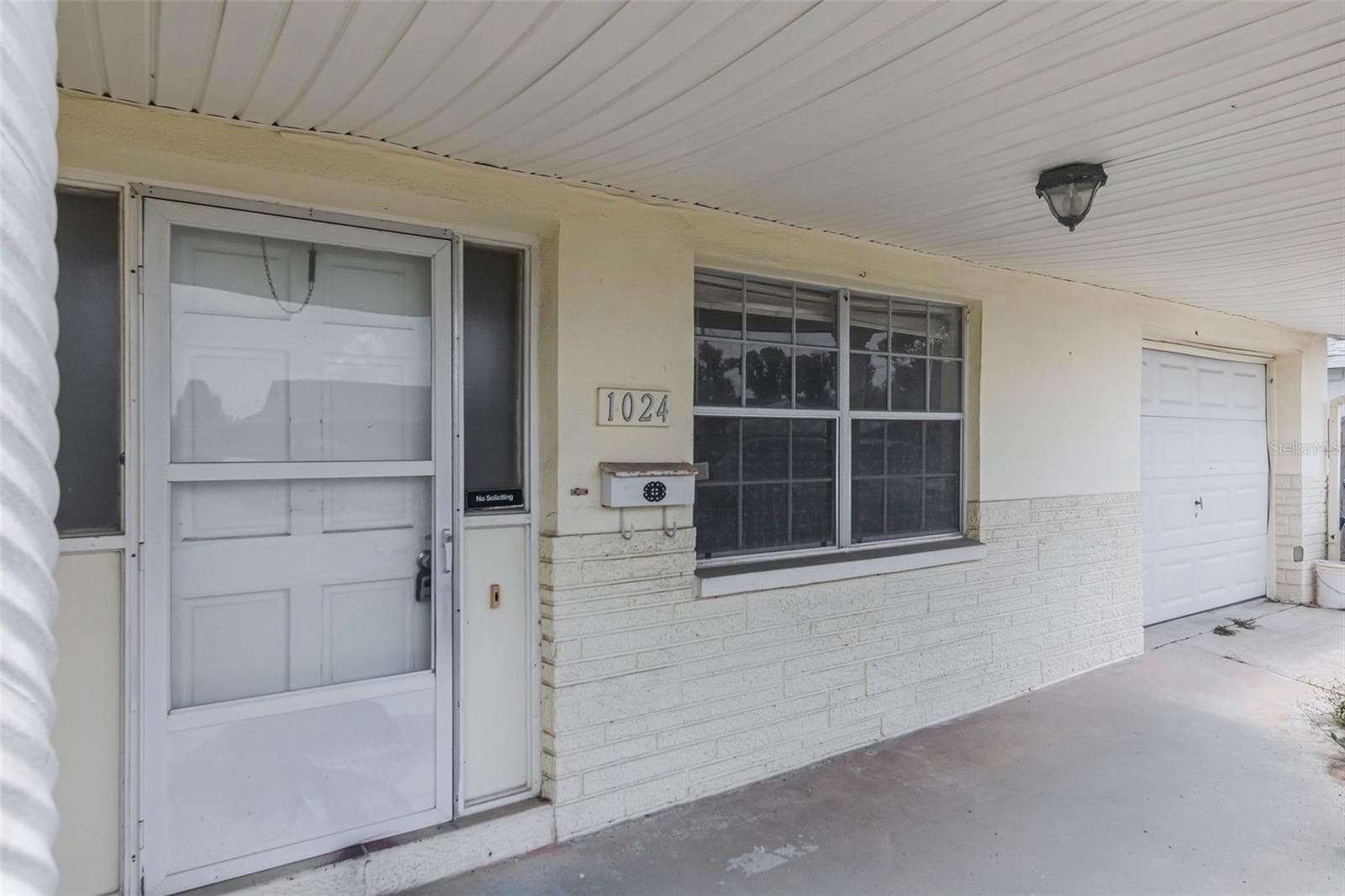 1024 Viking Dr photo 4