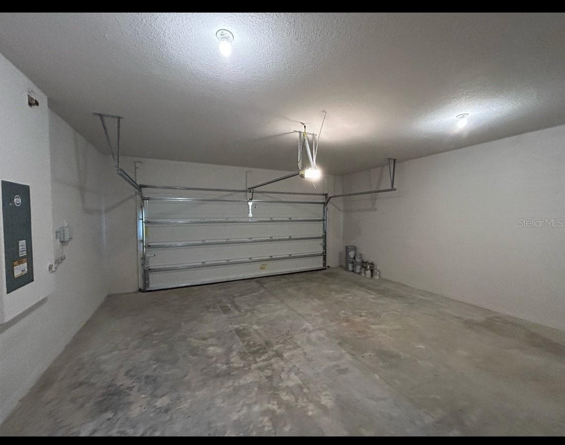 11931 Thorncrest Dr photo 3