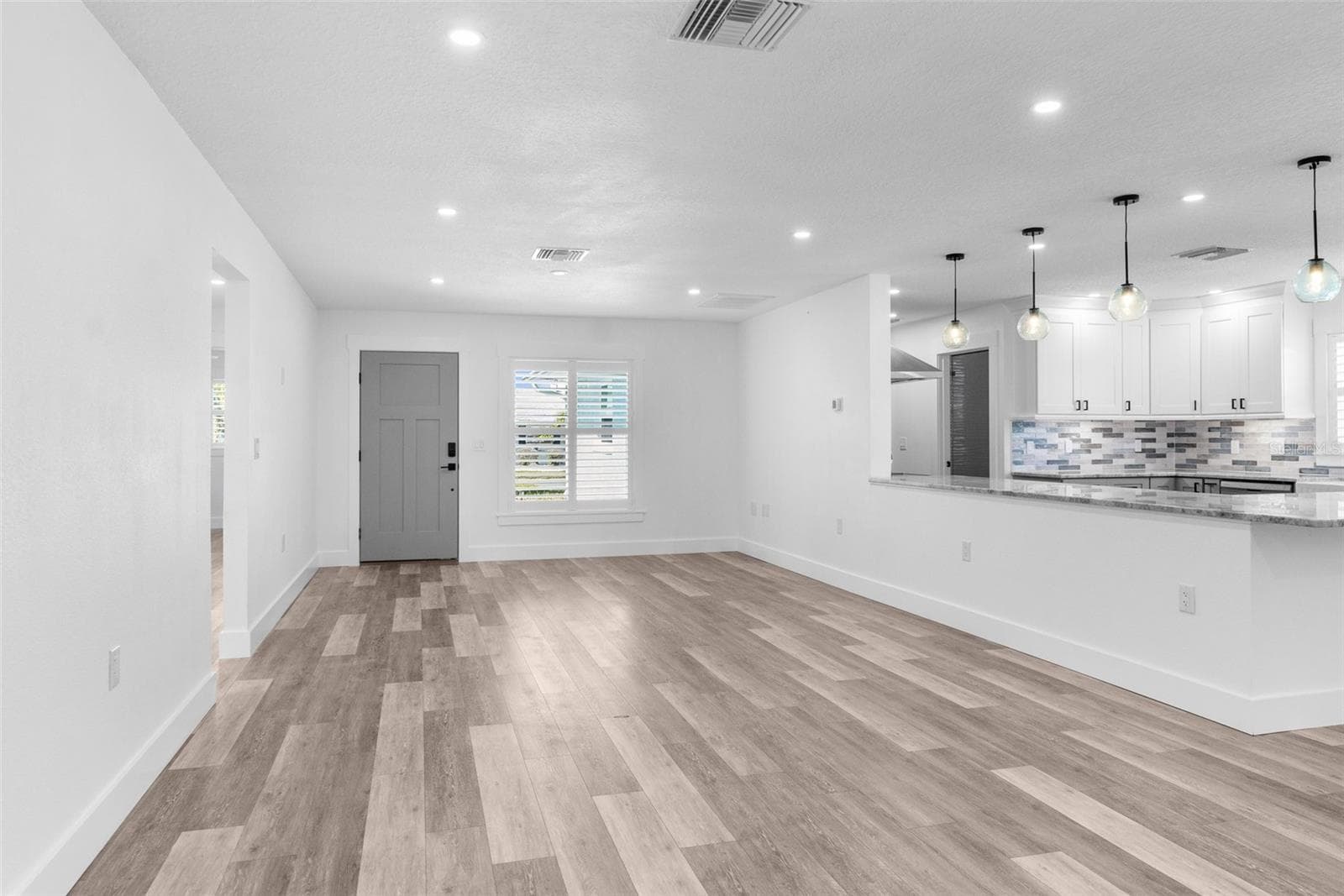 4390 6th Isle Dr photo 4