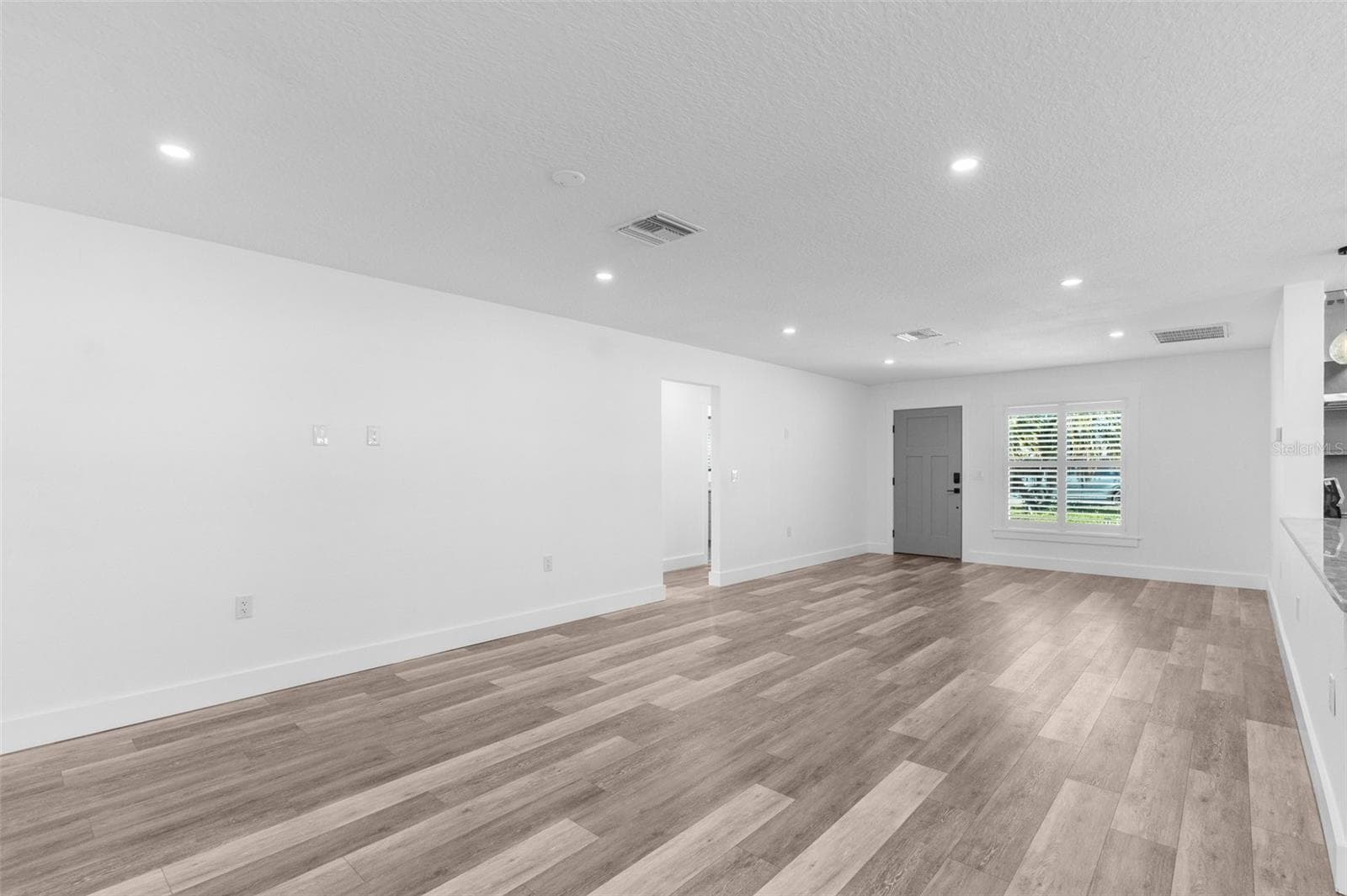 4390 6th Isle Dr photo 5