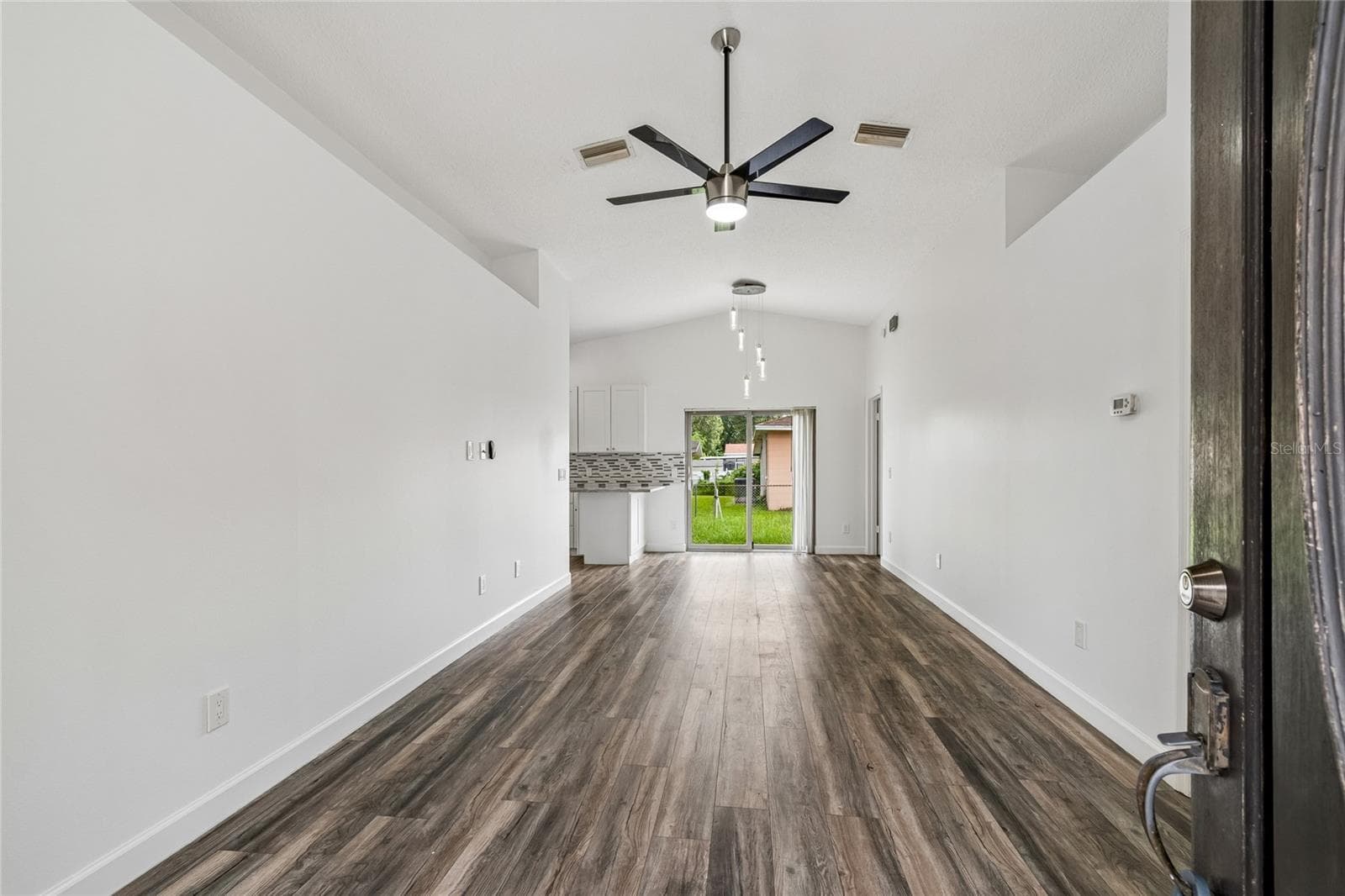 2604 W Kirby St photo 3