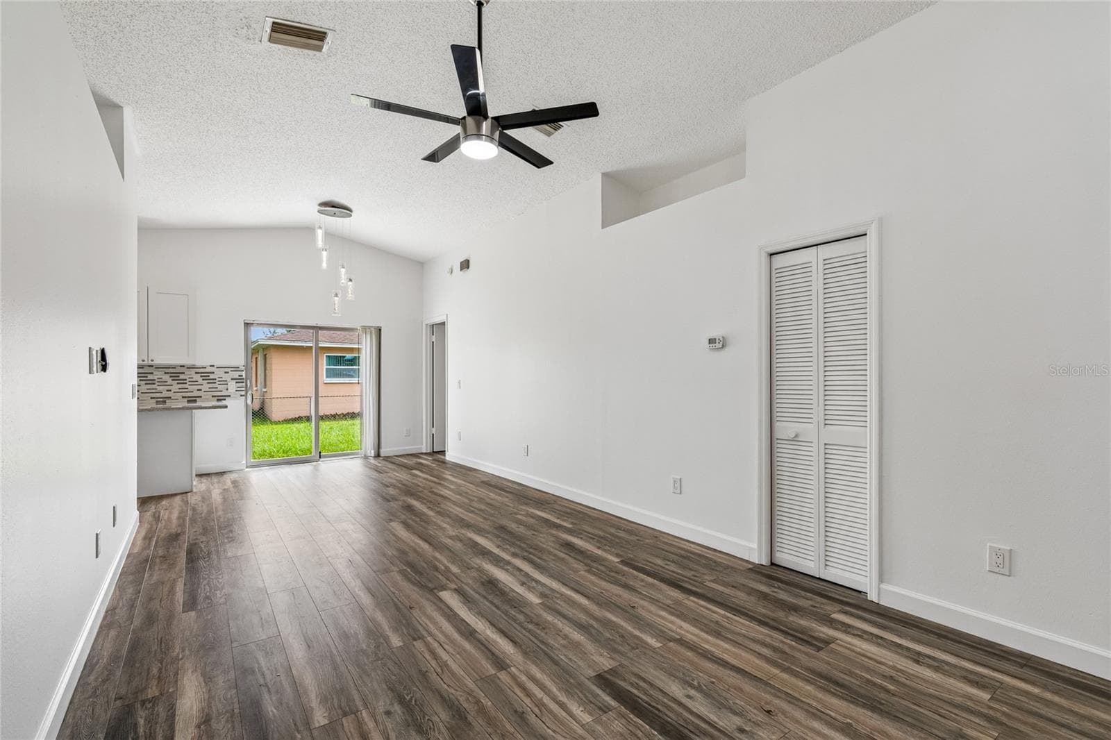 2604 W Kirby St photo 5