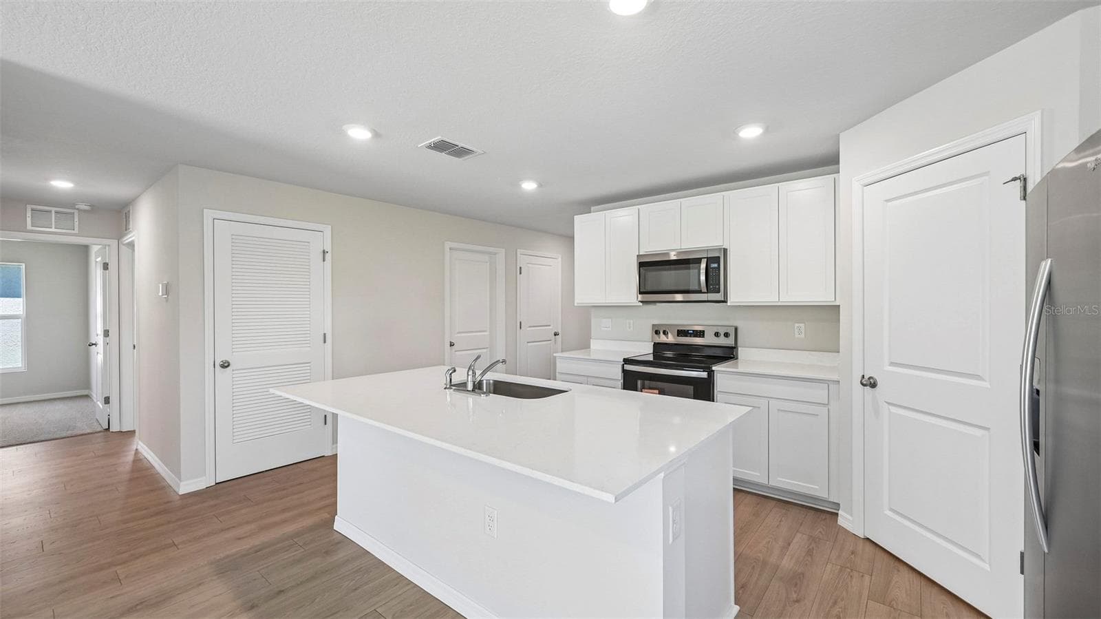1142 Bourbon Ave photo 5