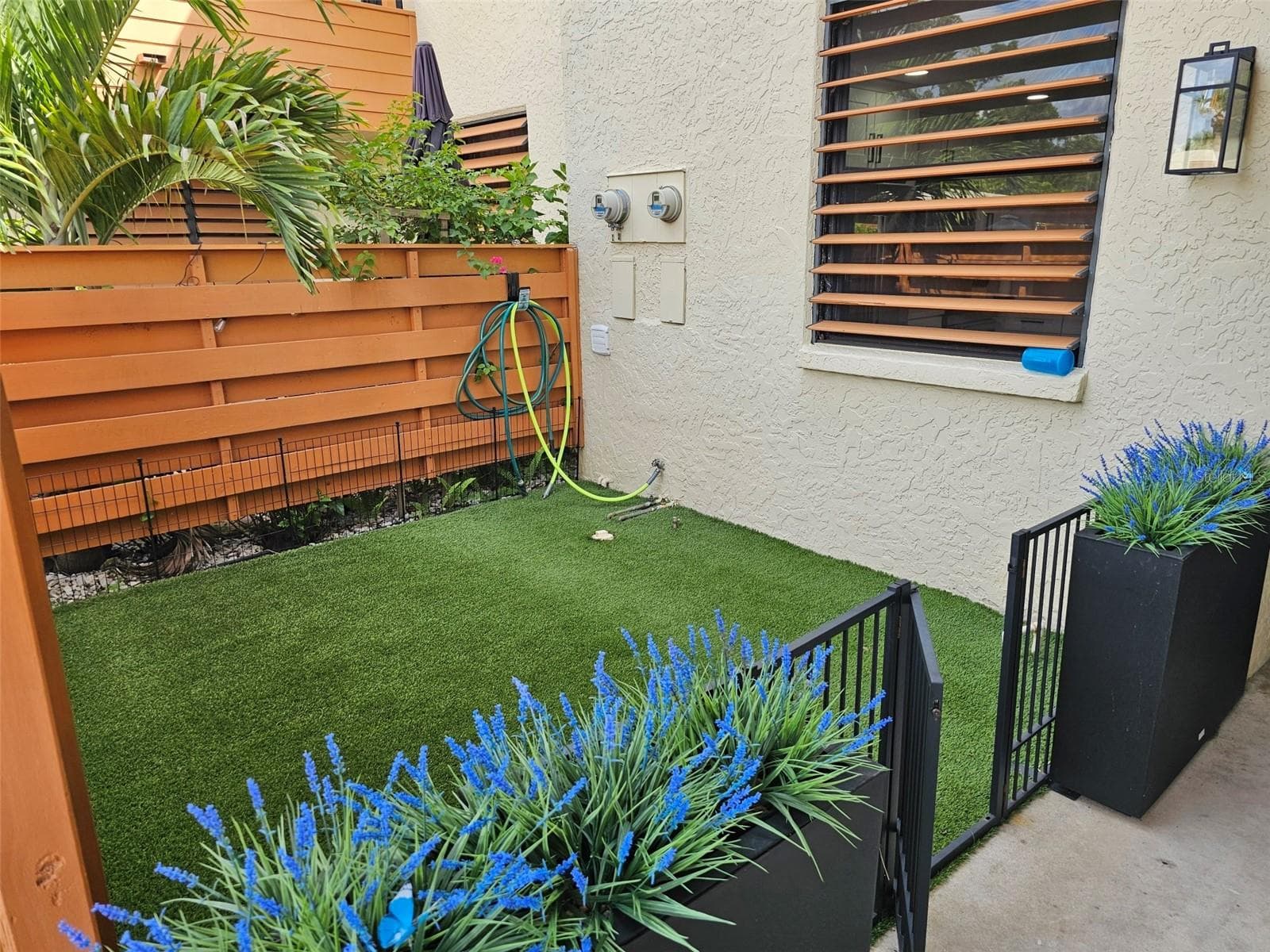 153 Wild Palm Dr #1610 photo 4