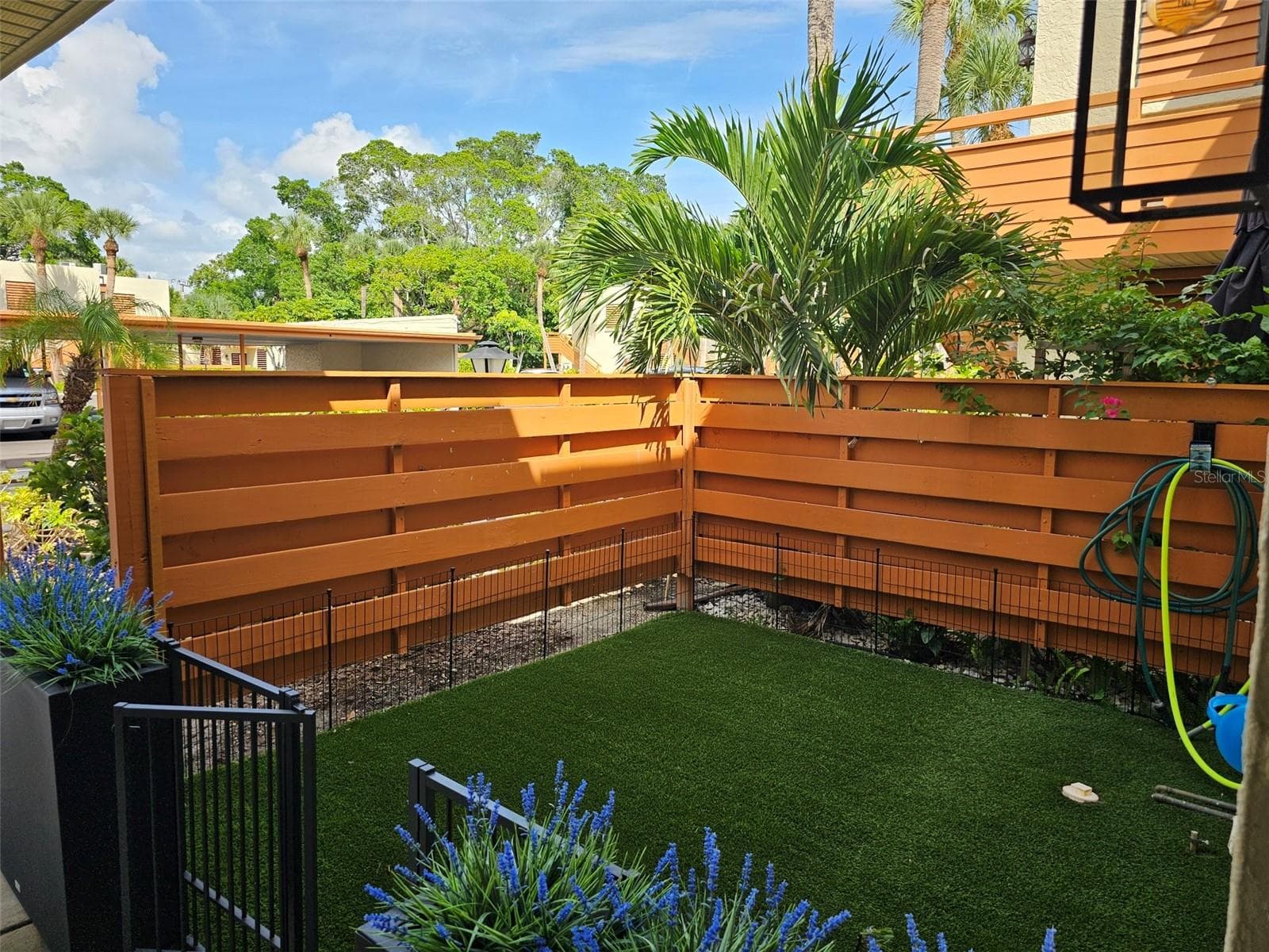 153 Wild Palm Dr #1610 photo 5
