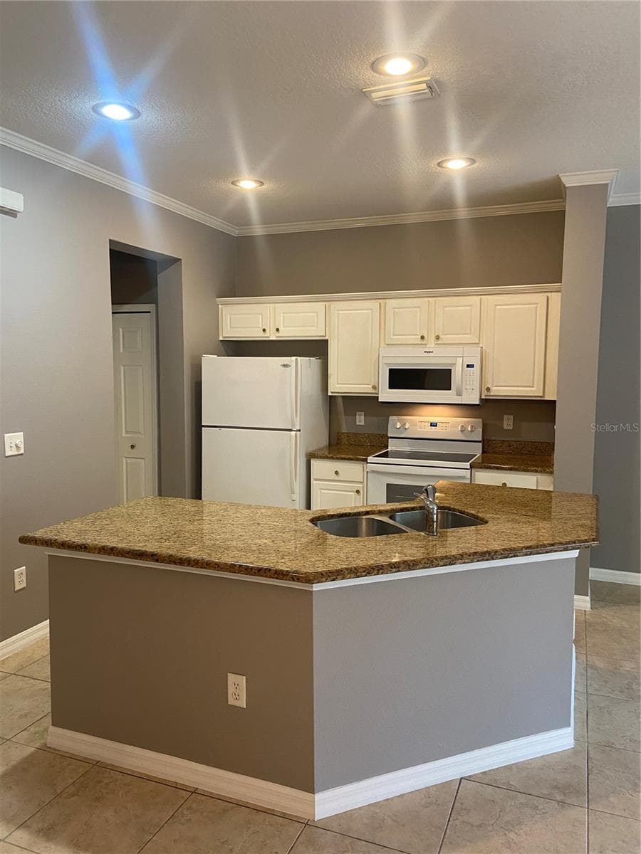 7441 Arlington Grove Cir photo 4