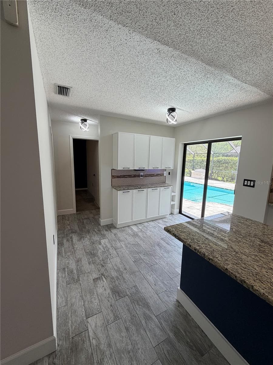 3221 Oakwood Pl photo 4