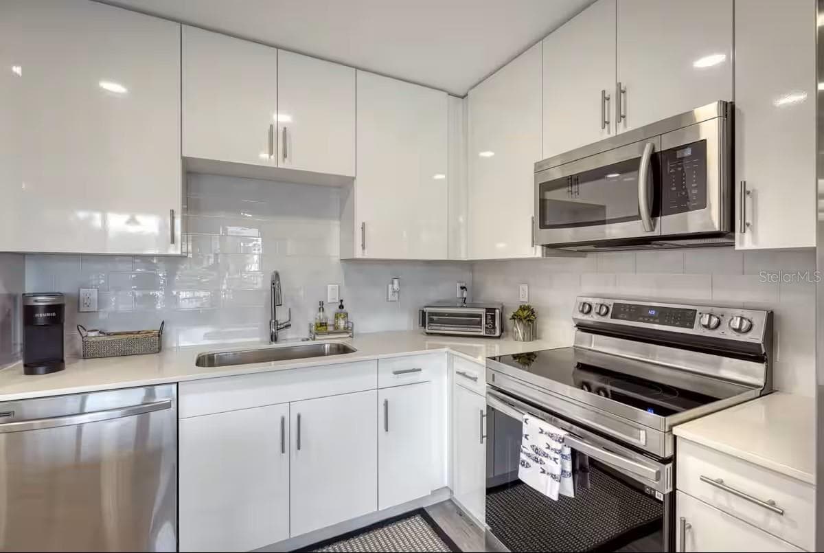 1709 N Tamiami Trl #220 photo 4