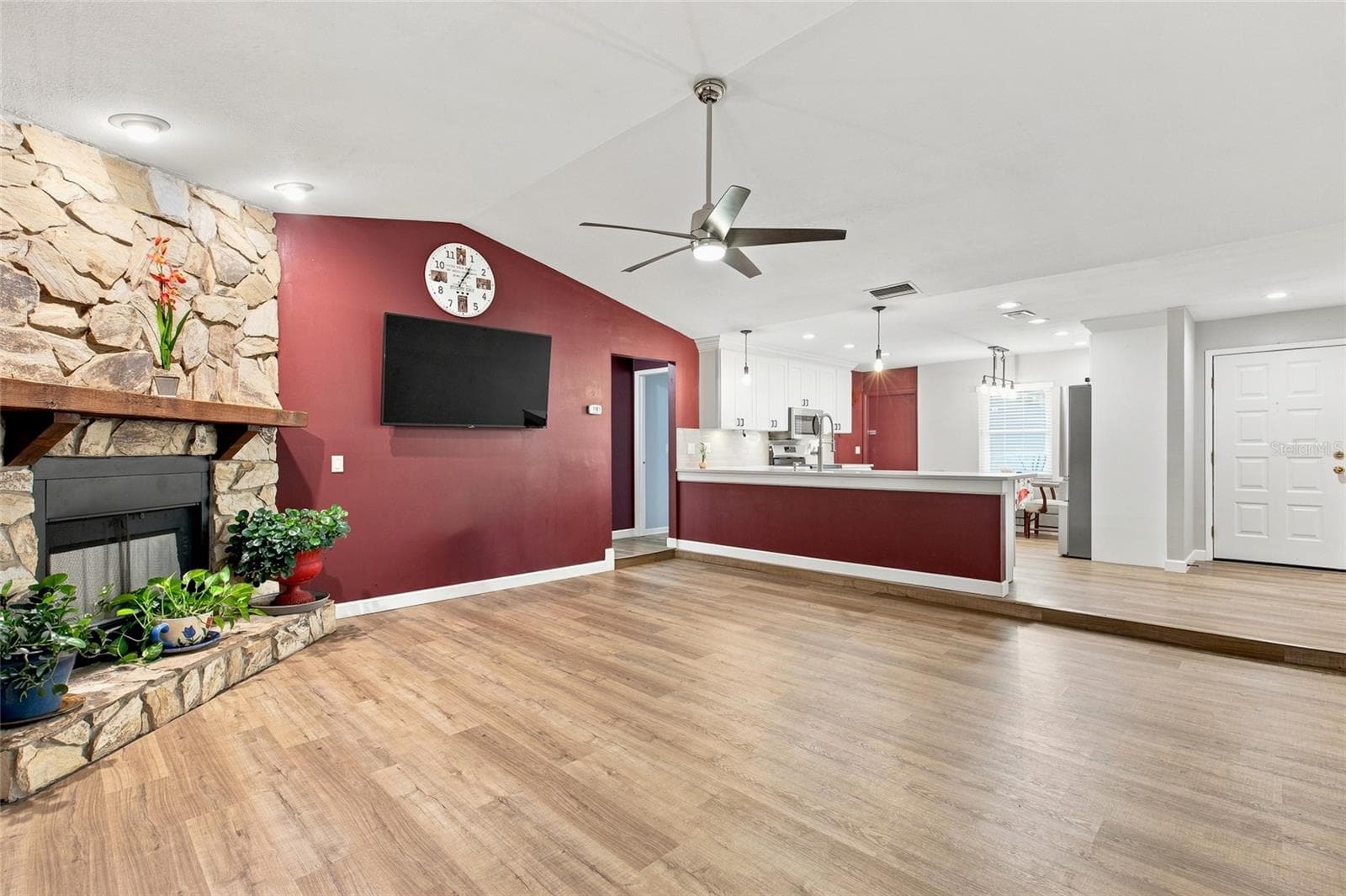 5016 Swallow Dr photo 3