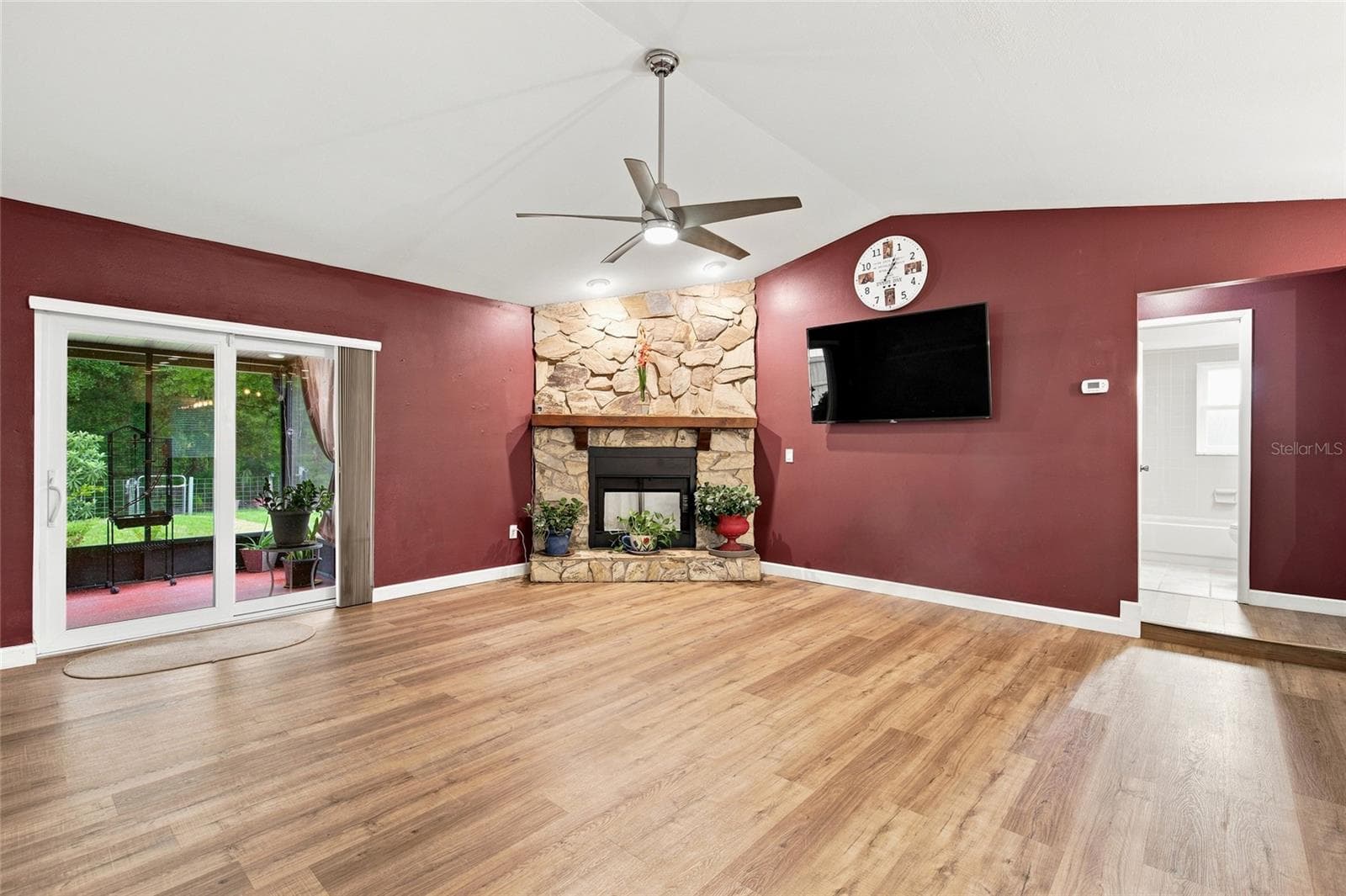 5016 Swallow Dr photo 4