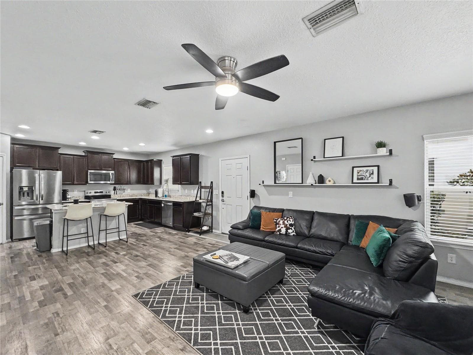 4842 Chatterton Way