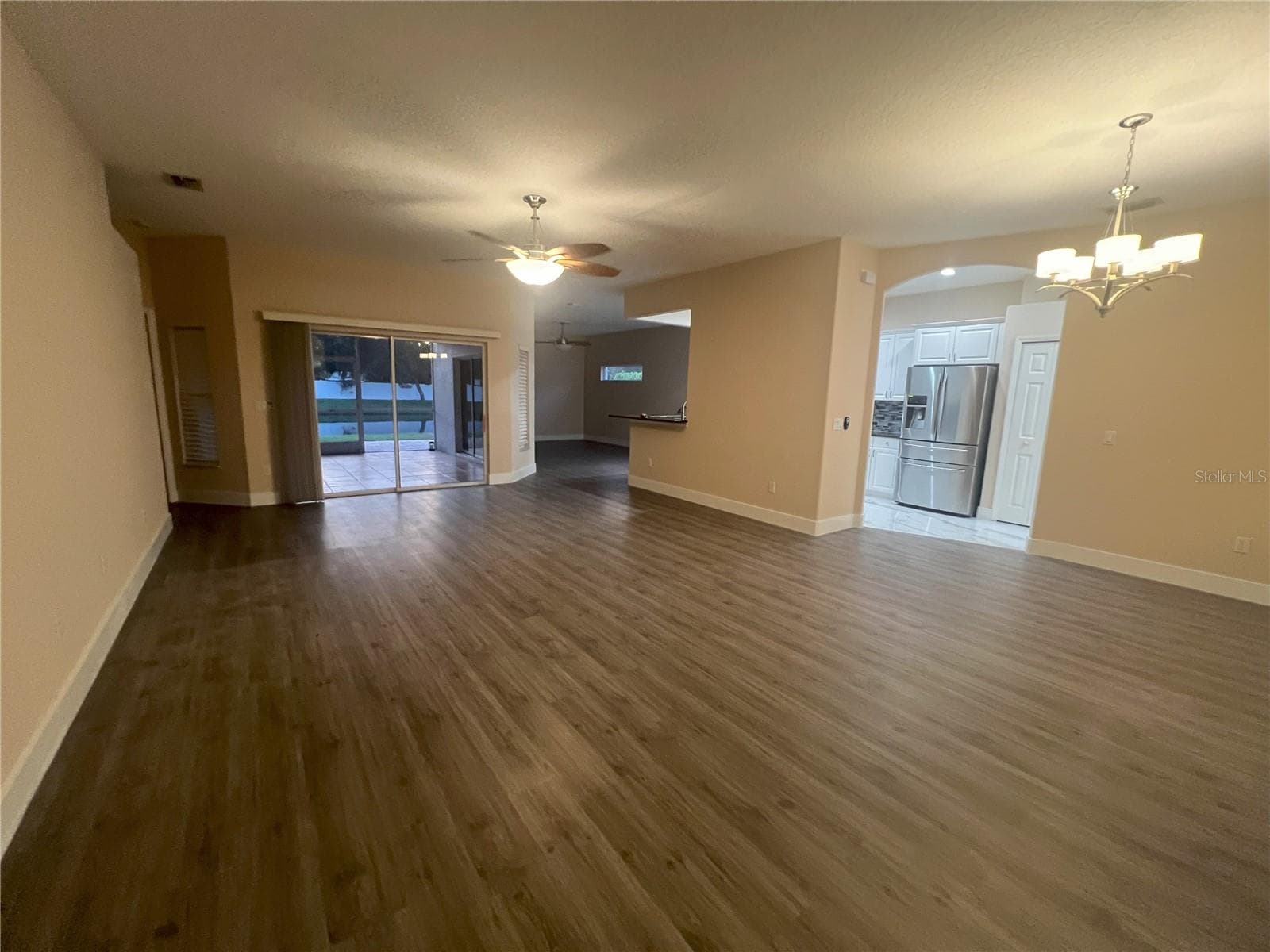 1066 Whitegate CT photo 4
