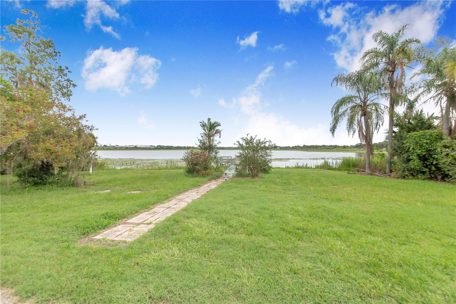 490 Twin Lakes Blvd