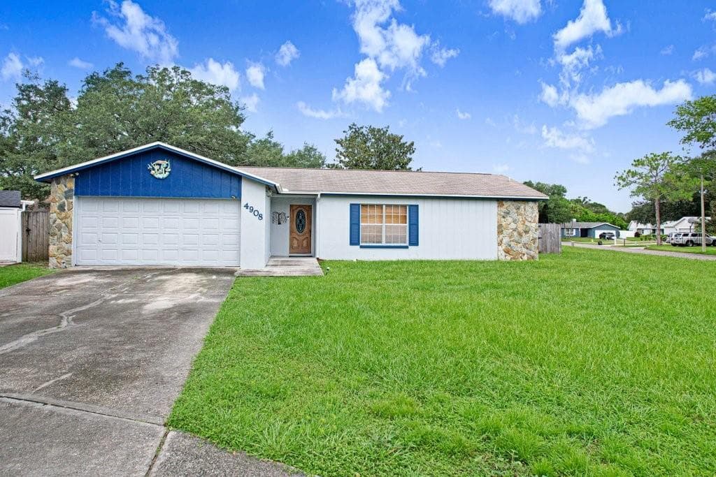 4908 Crockett CT photo 3