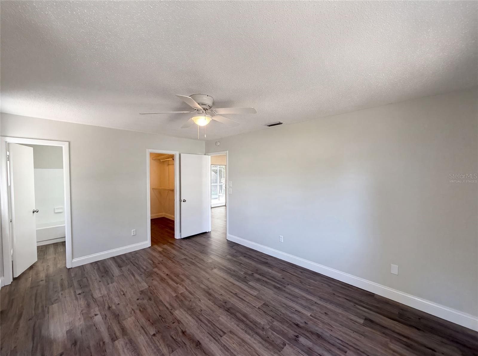 5064 Bromley Ave photo 4