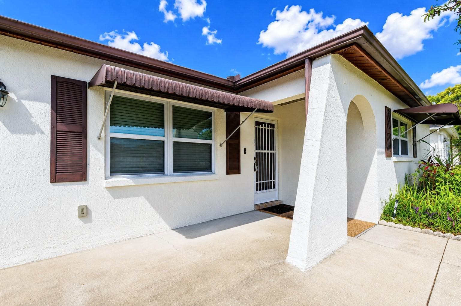 8811 Martinique Ln photo 3