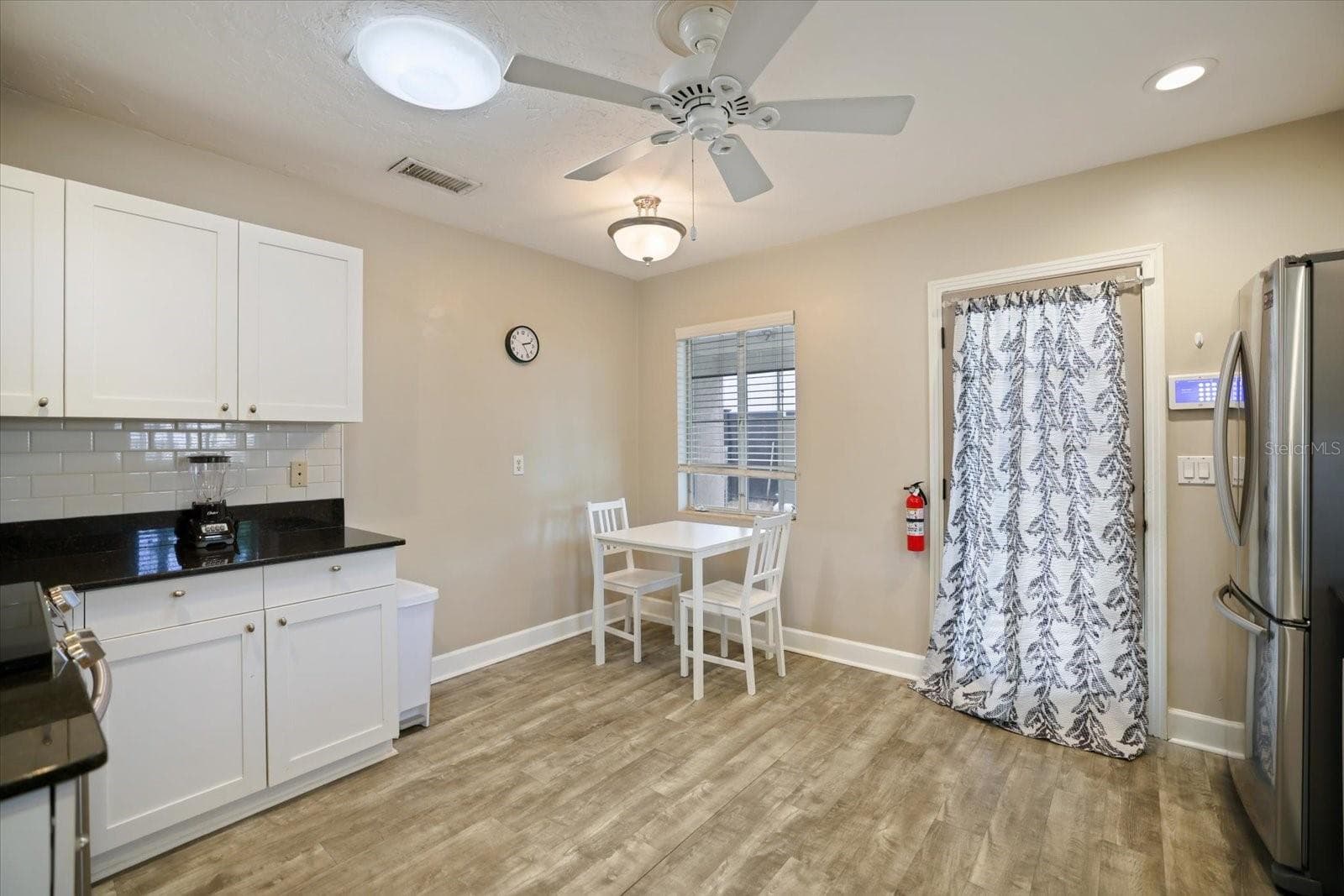 2126 Hyde Park St photo 5